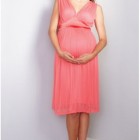 Koktél ruhák terhes nők számára
