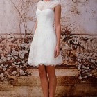 Rövid fehér esküvői ruha