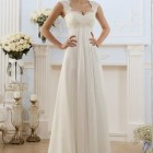 Egyszerű fehér esküvői ruha